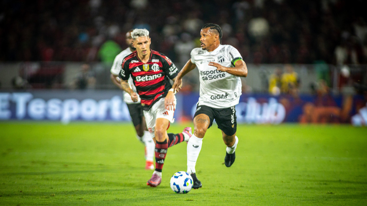 Fernando Sobral, volante do Ceará, durante jogo contra o Flamengo