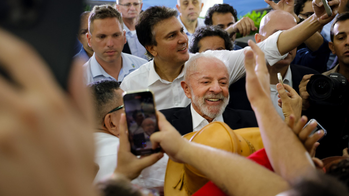 Setor de autoescolas entrega carta a Lula em evento da GM no Ceará; debate sobre regras da CNH avança no Congresso
