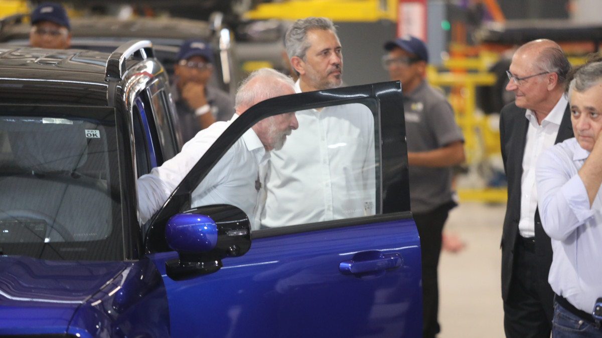 Lula e Alckmin inauguram polo automotivo em Horizonte, no Ceará
