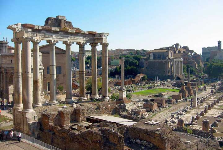 Localizada no noroeste da Inglaterra, perto de Liverpool, a cidade de Chester foi fundada no ano 79 d.C. e mantém as tradições de Saturnália até os tempos modernos. 