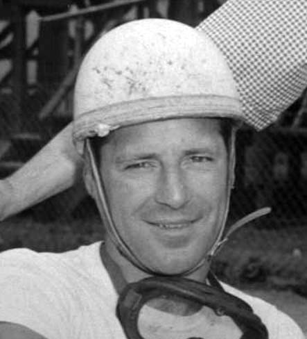 Carl Scarborough (EUA) - 15/05/1953 - Grande Prêmio de Indianápolis 500, EUA - Escuderia Kurtis Kraft-Offy - Tinha 38 anos. 