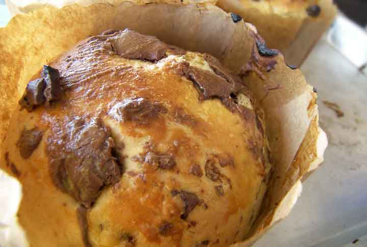 Nós, os peruanos, somos os que mais comem esse pão. Nosso consumo anual é de 1,1 kg por pessoa, o que nos coloca como o segundo país de maior consumo, atrás apenas da Itália, acrescenta o executivo, que calcula em US$ 200 milhões (R$ 820 milhões) o valor de mercado do panetone no Peru.