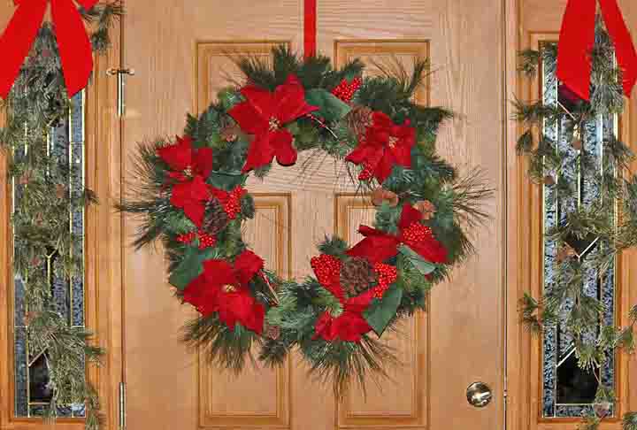 Embora sejam um marco do Império Romano, as Saturnálias guardam semelhanças com o Natal: casas decoradas com folhagens verdes, velas acesas e a troca de presentes, conhecidos como “Sigilarias”.