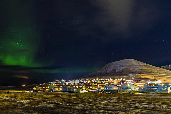 Longyearbyen é a capital administrativa e econômica do arquipélago de Svalbard, na Noruega. Está localizada na ilha de Spitsbergen.