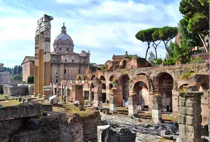 Os romanos veneravam Saturno por acreditarem que ele estava ligado à origem de Roma. Em sua homenagem, ergueram um templo no Capitólio e consagraram a ele o sábado, o “dia de Saturno”.