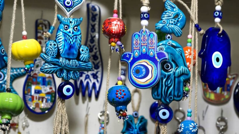 Afaste o mau-olhado: 7 amuletos de proteção para o trabalho 