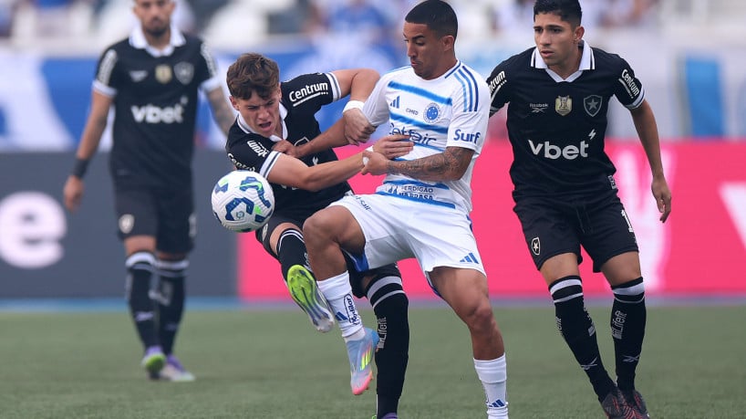 Cruzeiro e Botafogo se enfrentam hoje, 4, pelo Brasileirão.  