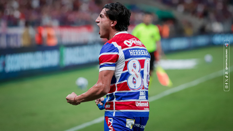 Herrera, do Fortaleza, comemorando gol que abriu o placar contra o Corinthians, pela 37ª rodada da Série A, na Arena Castelão 