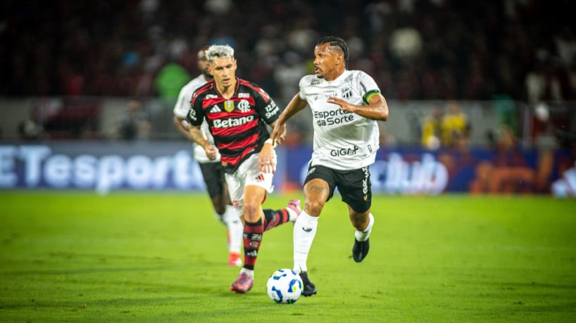 Fernando Sobral, volante do Ceará, durante jogo contra o Flamengo 