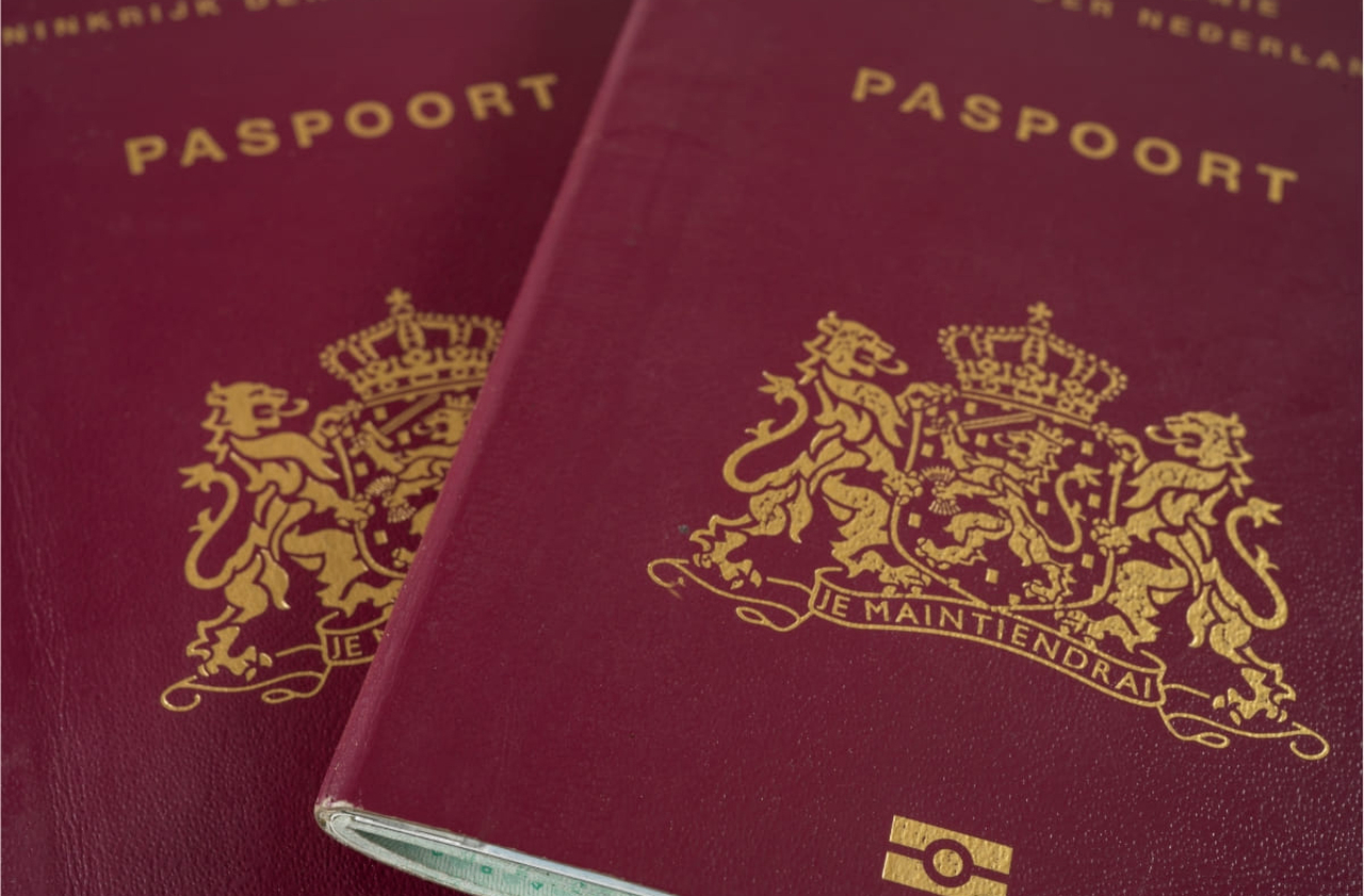 Apesar da complexidade, os moradores convivem em harmonia. A maioria esmagadora, inclusive, têm dupla cidadania — um passaporte holandês e um belga. Muitos afirmam que a fronteira é apenas um detalhe, já que a vida cotidiana se mistura naturalmente entre os dois países, criando uma identidade híbrida e única. 

