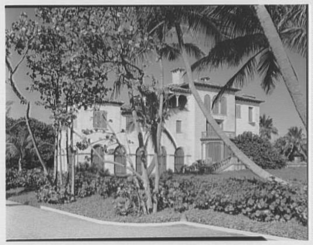 Com a má fama, o valor da joia despencou, mas os irmãos Cartier, de Paris, a compraram. Ambos revenderam a pedra por uma quantia milionária, misturando a origem verdadeira com outros elementos para fazer com que o rico casal Evalyn e Ned McLean a adquirisse, em 1910.