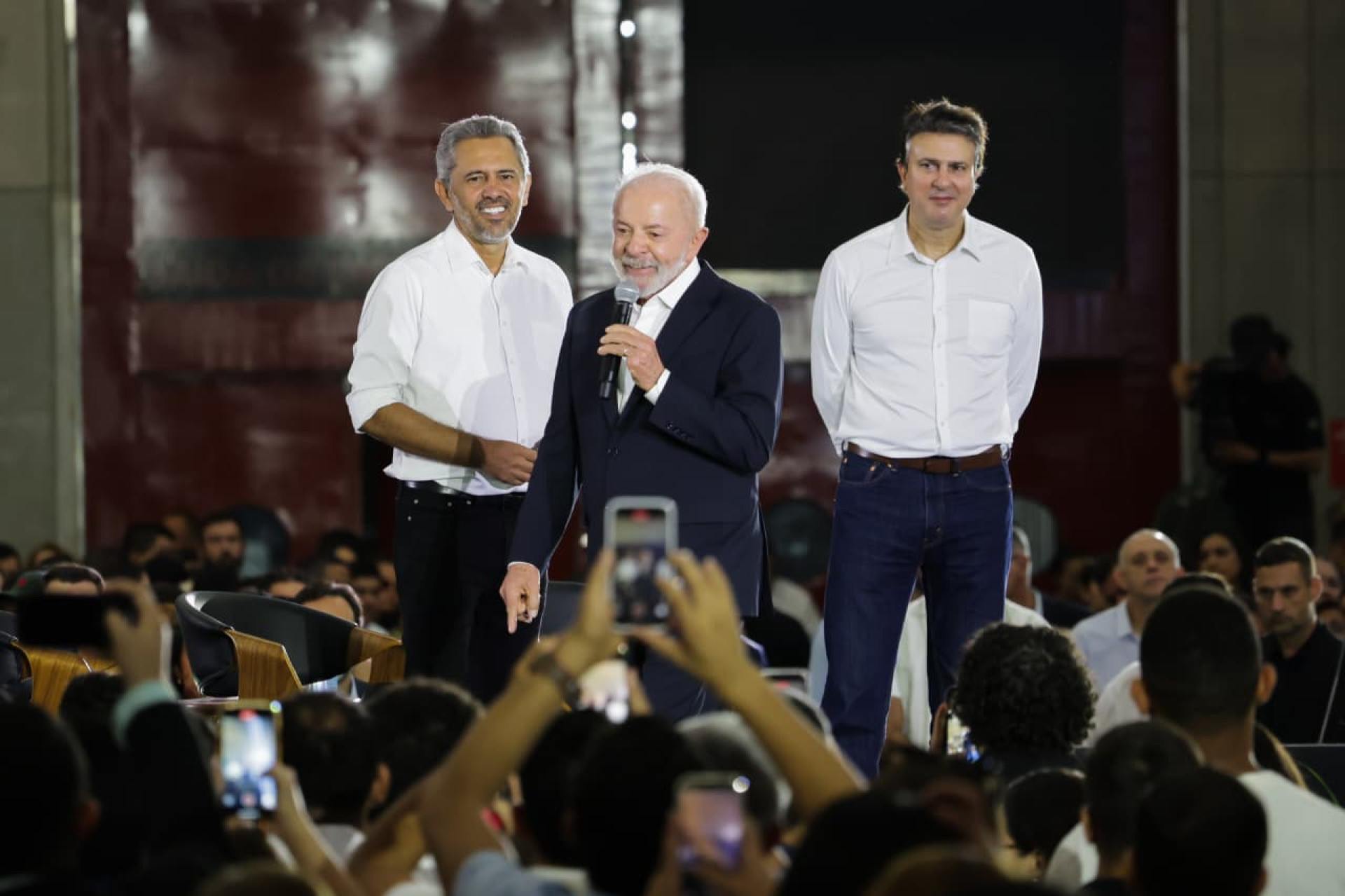 Lula, Elmano e Camilo no Centro de Eventos em Fortaleza (3/12/2025) (Foto: FCO FONTENELE)