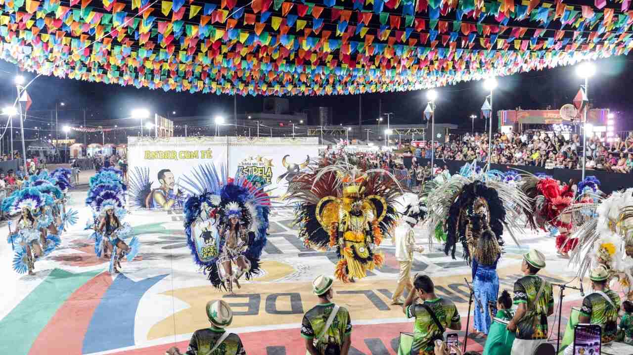 Essas manifestações se expressam em celebrações religiosas, folclóricas, danças, músicas, gastronomia e artes. A cena musical de Teresina, por exemplo, é diversa e criativa, com artistas que se destacam em vários gêneros.
