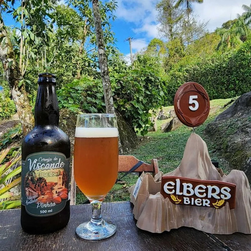 A cervejaria Elbers, da Serrinha do Alambari (distrito de Resende, no sul do RJ) aposta em cervejas com cogumelos, pinhão e coentro.