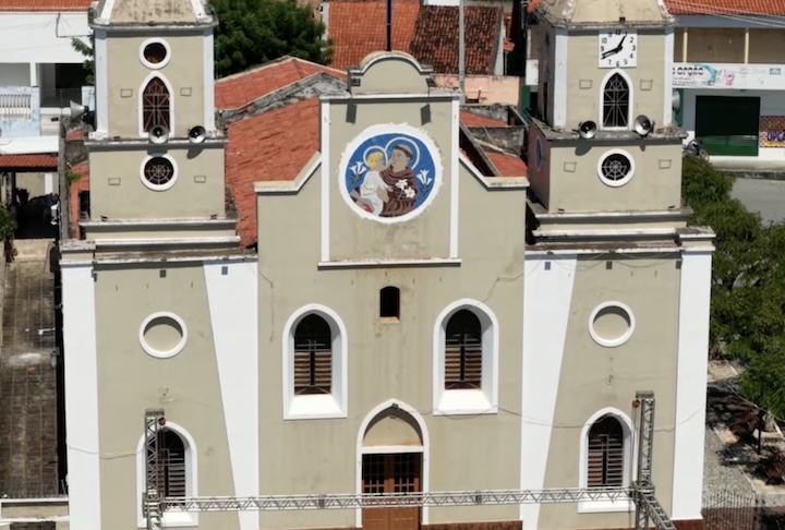 A Festa de Santo Antônio de Pádua, celebrada anualmente no dia 13 de junho, é um dos eventos culturais mais famosos de Caridade.