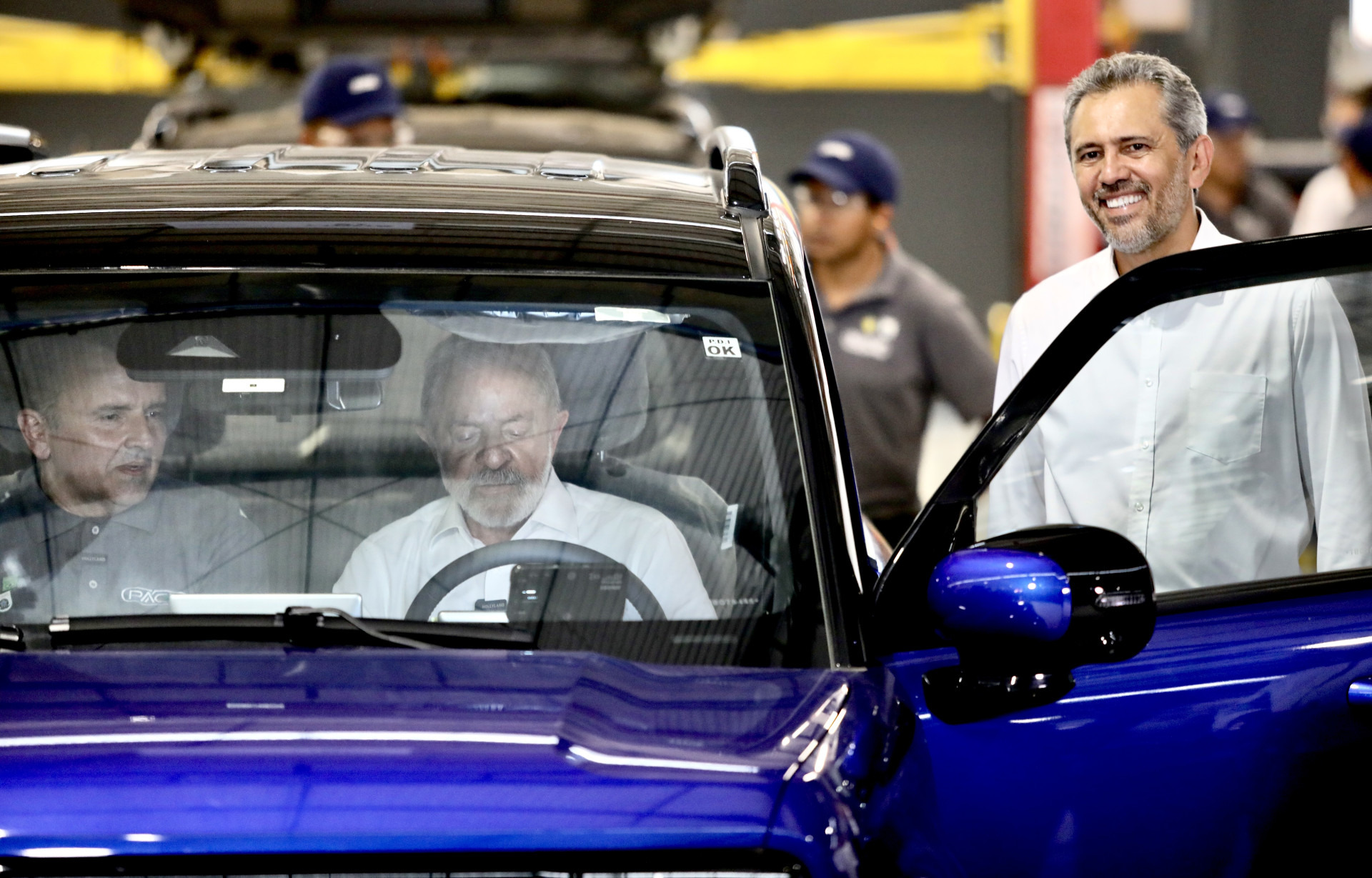 ￼Chevrolet Spark sendo apresentado ao presidente Lula e ao governador do Ceará Elmano de Freitas (Foto: FABIO LIMA)
