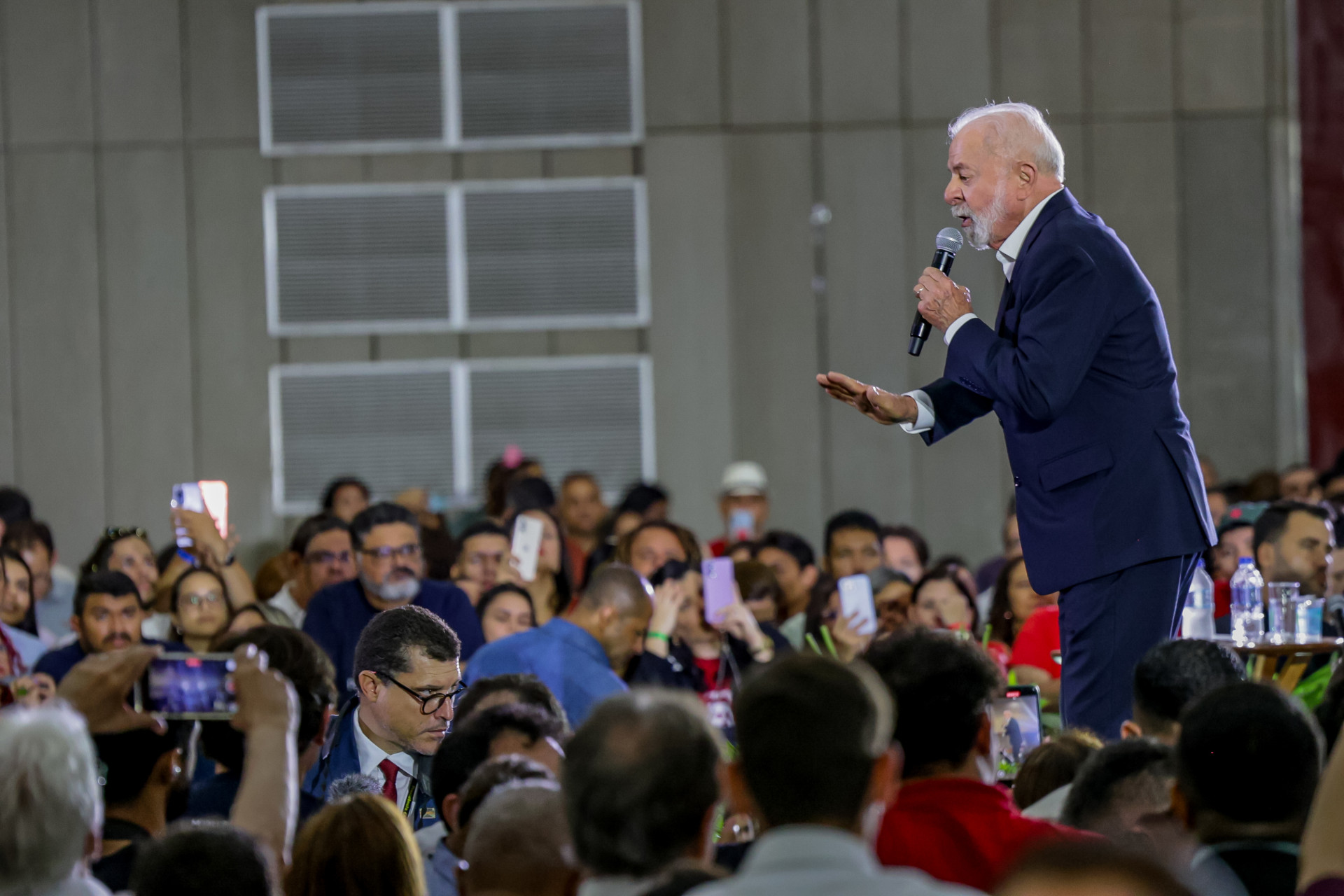 ￼PRESIDENTE Luiz Inácio da Silva discursa no Centro de Eventos do Ceará (Foto: FCO FONTENELE)