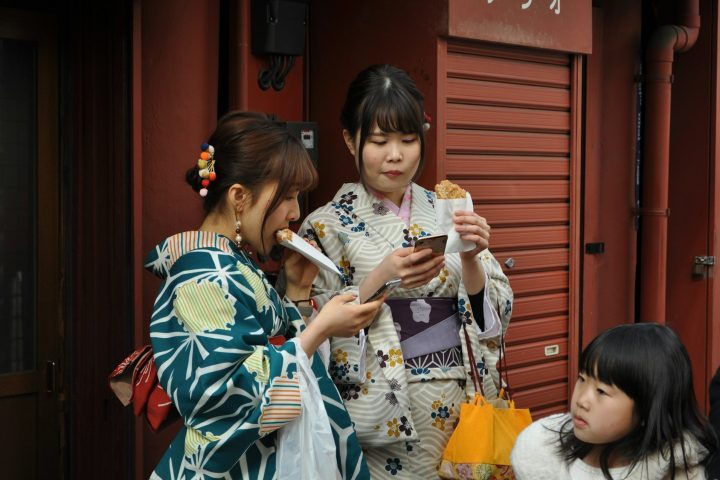 É muito triste terminar o dia olhando para o smartphone o tempo todo em casa. Espero que os cidadãos mudem de comportamento, declarou Kouki.