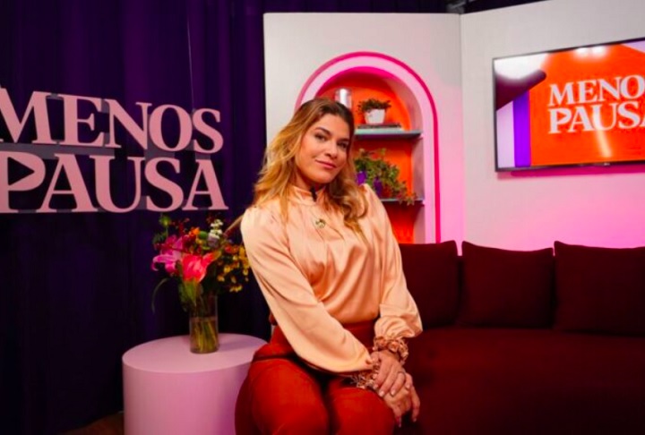 Para abordar o tema de forma aberta, ela lançou um programa no YouTube chamado “Menos Pausa”.