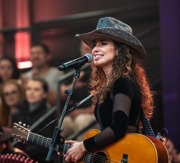 Estou num momento muito interessante da vida, porque essa questão do encontro com o meu amor-próprio levou muito tempo. Me separei, vai fazer dois anos, e desde então estou vivendo um momento de libertação. Dentro do contexto, foi um livramento, revelou a cantora.