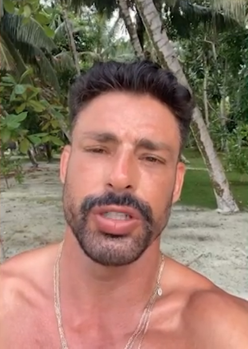 Fala pessoal, eu soube agora que teve um terremoto em Jacarta, matou dezenas de pessoas, infelizmente. Muito triste. Aqui onde a gente está não aconteceu nada, mas estamos sem sinal. Então pegamos um barco até outro lugar pra poder falar com as pessoas do Brasil. 