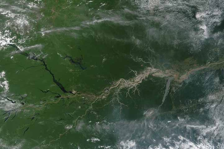 A bacia do Rio Amazonas está em vários países da América do Sul. É a maior bacia hidrográfica do mundo e com maior densidade de água.