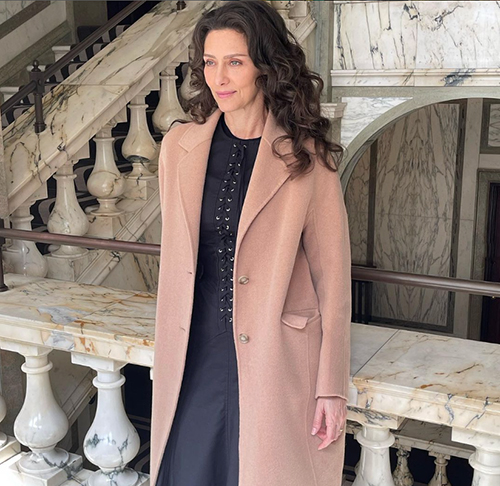 Quando Maria Fernanda tinha apenas 4 anos de idade, sua família se mudou para Curitiba. Aos 12 anos, ela foi morar em São Paulo. 