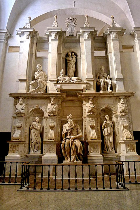 A escultura de Moisés pode ser vista na Igreja de San Pietro in Vincoli, perto do Coliseu, em Roma, capital da Itália.