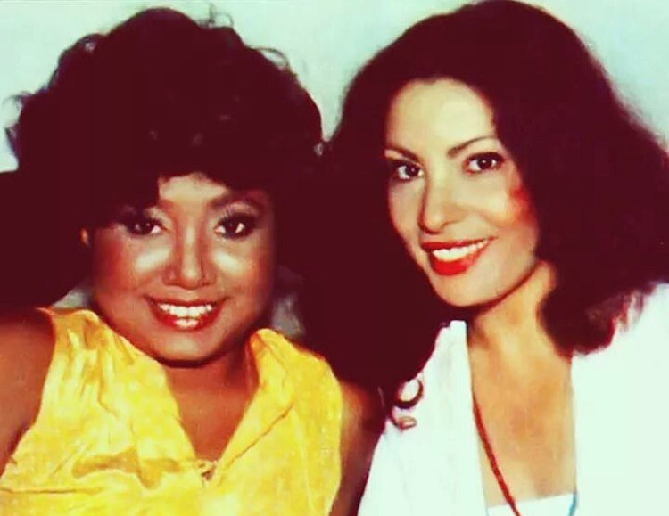 O repertório do álbum 'A voz do samba' foi arquitetado por Menescal por conta da explosão de Clara Nunes (1942 – 1983), no ano anterior, com o álbum Alvorecer (1974). Com isso, o estouro de Clara na gravadora Odeon motivou as outras companhias fonográficas a investirem em cantoras de samba. Surgiu, então, a oportunidade da Marrom deslanchar e conquistar o Brasil. 