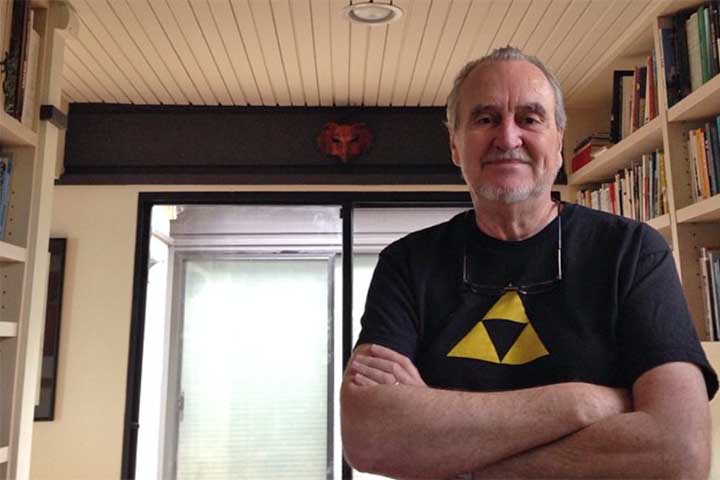 Mestre em explorar o medo psicológico e subverter expectativas, Craven combinou horror, suspense e humor macabro de maneira única.
