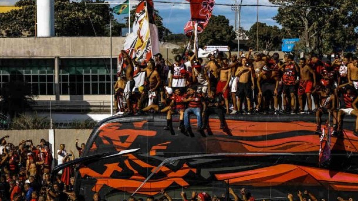 Após levar cerca de 10 mil torcedores ao Galeão, torcedores rubro-negros prometem parar o aeroporto novamente, neste sábado (6/12)
