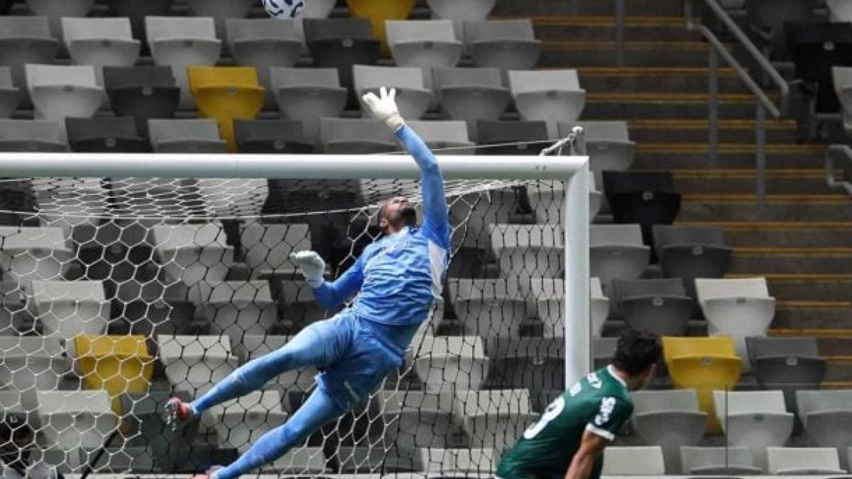 Goleiro, que teve grande atuação contra o Atlético-MG, lamentou pontos perdidos do Verdão na competição e projetou 2026