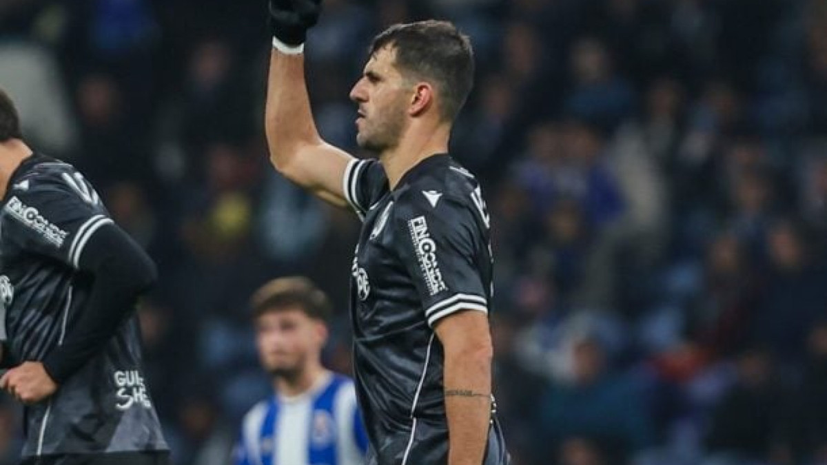 Equipe sofre virada por 3 a 1 no Estádio do Dragão, vê pressão aumentar e agora foca no Campeonato Português
