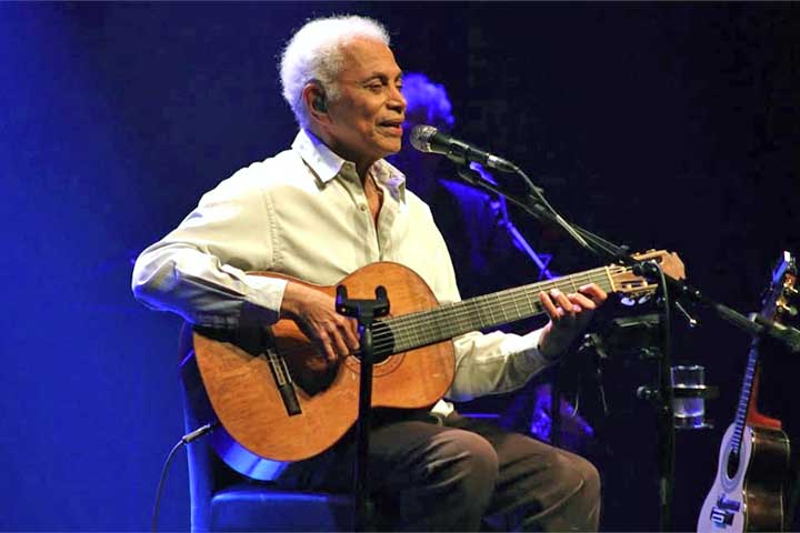 Compositor, cantor e ícone do samba e da Portela, Paulinho da Viola celebrou 83 anos em 12 de novembro de 2025. Ele vive mais uma etapa de sua carreira e de seu legado no cenário musical brasileiro. O consagrado artista é referência e inspiração para novas gerações.