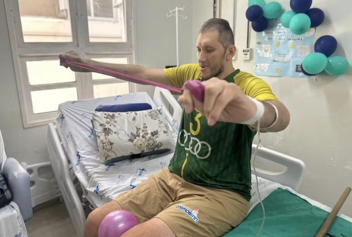 Segundo o boletim médico, ele deu entrada no hospital com necrose e grave comprometimento tecidual. Não é fácil mas infelizmente foi necessário, lamentou ele.