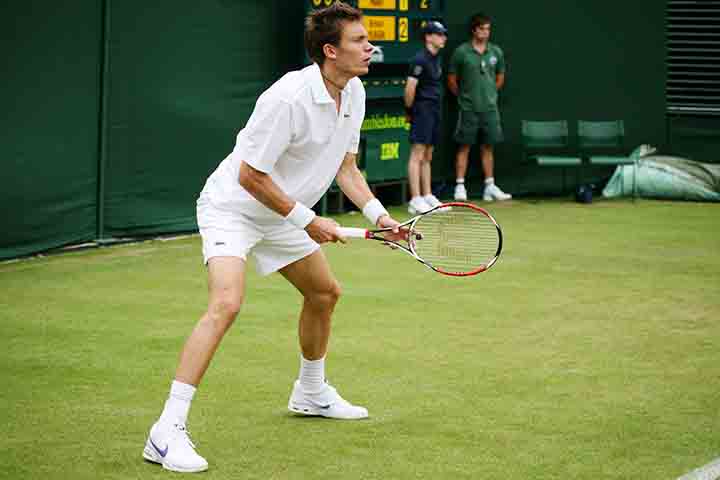 A extensÃ£o do jogo foi tÃ£o inusitada que o placar de Wimbledon colapsou apÃ³s o 50 a 50 - pontuaÃ§Ã£o mÃ¡xima programada pelo sistema. O marcador apagou e o Ã¡rbitro de cadeira, Mohamed Lahyani, passou a ter de narrar os games para os espectadores nÃ£o perderem a conta.
