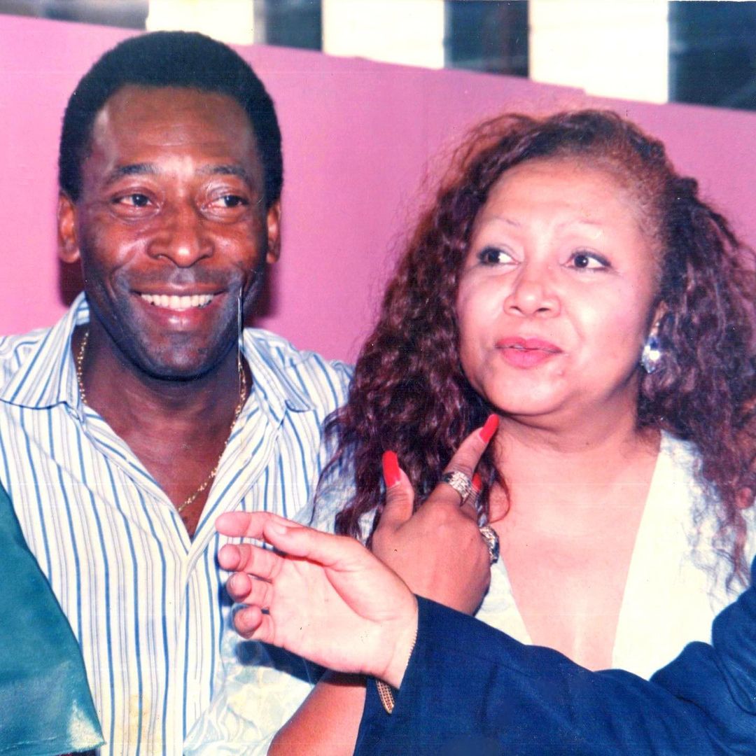 No entanto, os sucessos radiofônicos da época foram 'Não deixe o samba morrer' (Edson Conceição e Aloísio Silva, 1975) e 'O surdo' (Totonho e Paulinho Rezende, 1975). O título do álbum foi inspirado no samba A voz do morro (Zé Kétti, 1955), gravado por Alcione no LP, pela gravadora Philips.