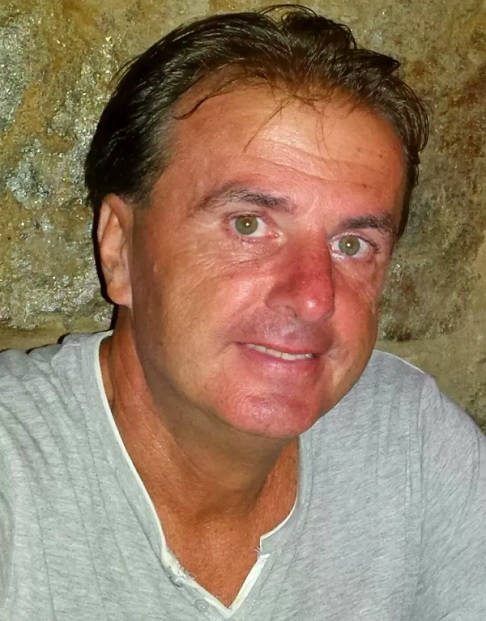 Comecei meu patrimônio comprando 120 toneladas de ouro com o dinheiro que ganhei 'embargando' os impostos na Áustria, explicou o austríaco.