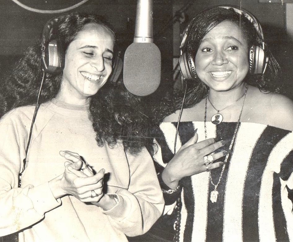 Ganhou destaque ao ser convidada para trabalhos também na capital paulista e fez turnês pelo Brasil e no exterior. Durante esse período, cantou diversos gêneros musicais como jazz, bolero, blues, em especial obras interpretadas por vozes femininas. Por outro lado, foi o samba que mudou a sua vida.