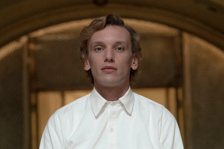 Jamie Campbell Bower interpreta Vecna, que terá sua origem inteiramente revelada nos novos episódios da quinta temporada