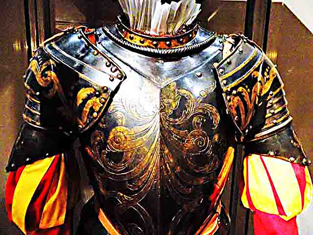 Um episódio marcante na história da Guarda Suíça foi o chamado Saque de Roma, que ocorreu em 6 de maio de 1527. Nessa data, tropas rebeldes de Carlos V, imperador do Sacro Império Romano-Germânico, invadiram Roma tendo como alvo o papado, então comandado por Clemente VII.
