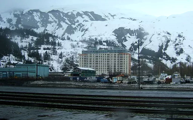 Alasca (EUA) - O Alasca como um todo é bem frio. É o maior e menos povoado estado dos Estados Unidos. Tem 1,7 milhão de km² com 733 mil habitantes. 