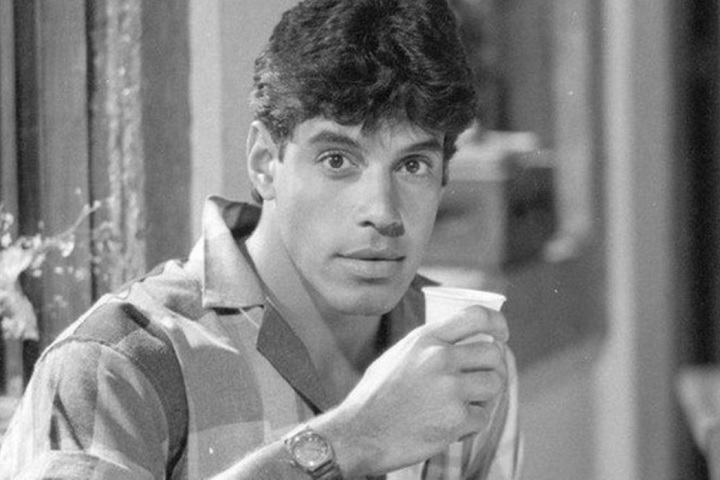 Apesar do seu primeiro papel tenha sido na novela Vereda Tropical (1984), foi no ano seguinte, em Roque Santeiro (foto), que Frota começou a ganhar destaque como ator.