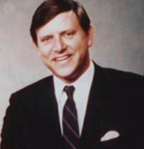 Segundo os arquivos do caso, o pai, José Menéndez (foto), também teria ameaçado os filhos de morte se eles contassem o que acontecia dentro de casa.