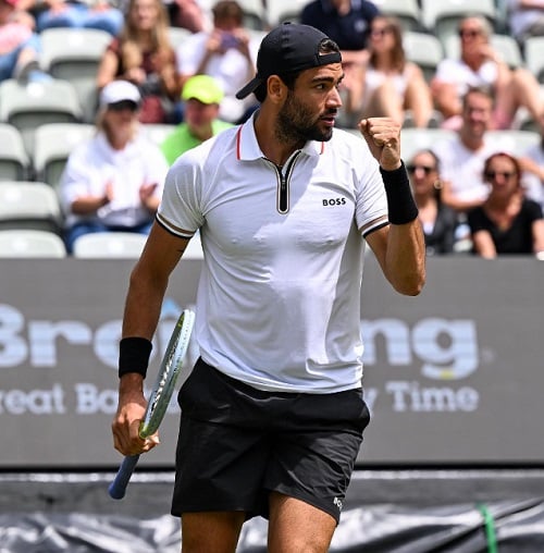 A minha avó, mãe da minha mãe, é brasileira, mas mora na Itália há 60 anos. Ela nasceu no Rio, cresceu aqui e conheceu o meu avô na Itália, quando viajou para lá como turista, disse.