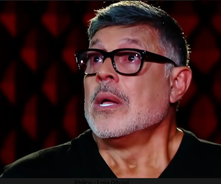 Segundo Frota, na época trabalhava na Record e, ao voltar de um almoço, foi abordado por uma mulher vestida de branco. Ela segurou seu braço e disse: “O menino chegou”, antes de desaparecer, fato que o ator considerou estranho.