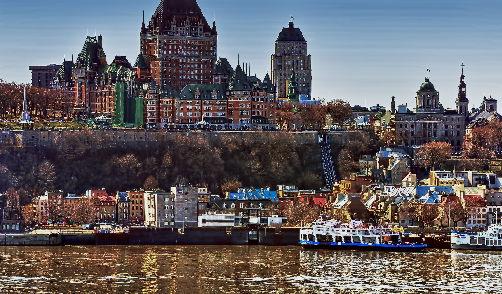 Quebec (Canadá) – Província francófona do Canadá, com forte identidade cultural distinta do restante do país anglófono. Montreal e Quebec City preservam arquitetura colonial francesa. Movimentos separatistas já tentaram tornar a região independente.
