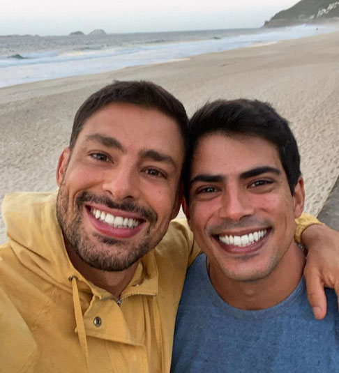 Em 2021,  ele deu vida aos gêmeos Chris e Renato, os personagens principais da novela Um Lugar ao Sol, que só terminou no início de 2022. Nesta obra, contracenou e lançou o irmão Pavel, que também é veterinário.