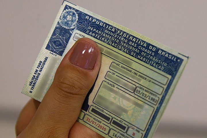 O governo federal apresentou oficialmente as diretrizes do processo para obtenção da Carteira Nacional de Habilitação, a CNH, sem a obrigatoriedade de frequentar uma autoescola.
