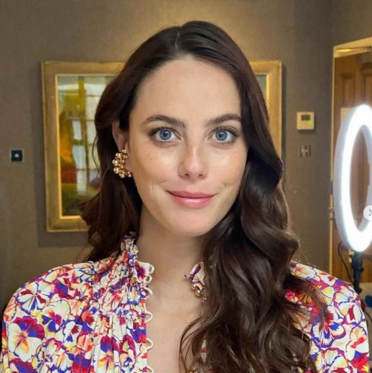 A atriz Kaya Scodelario é filha da brasileira Katia Scodelario e do britânico Roger Humphrey. Por mais que tenha nascido em Londres, a atriz, que iniciou carreira na série Skins, cultiva algumas raízes brasileiras.